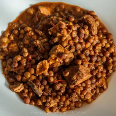 spezzatino e roveja su piatto norcineriaulivucci